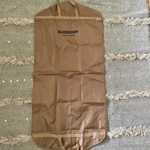 WOMAN’S BURBERRY SWEATSHIRT SIZE MED. WORNED FEW TIMES. - Picture 5 of 9